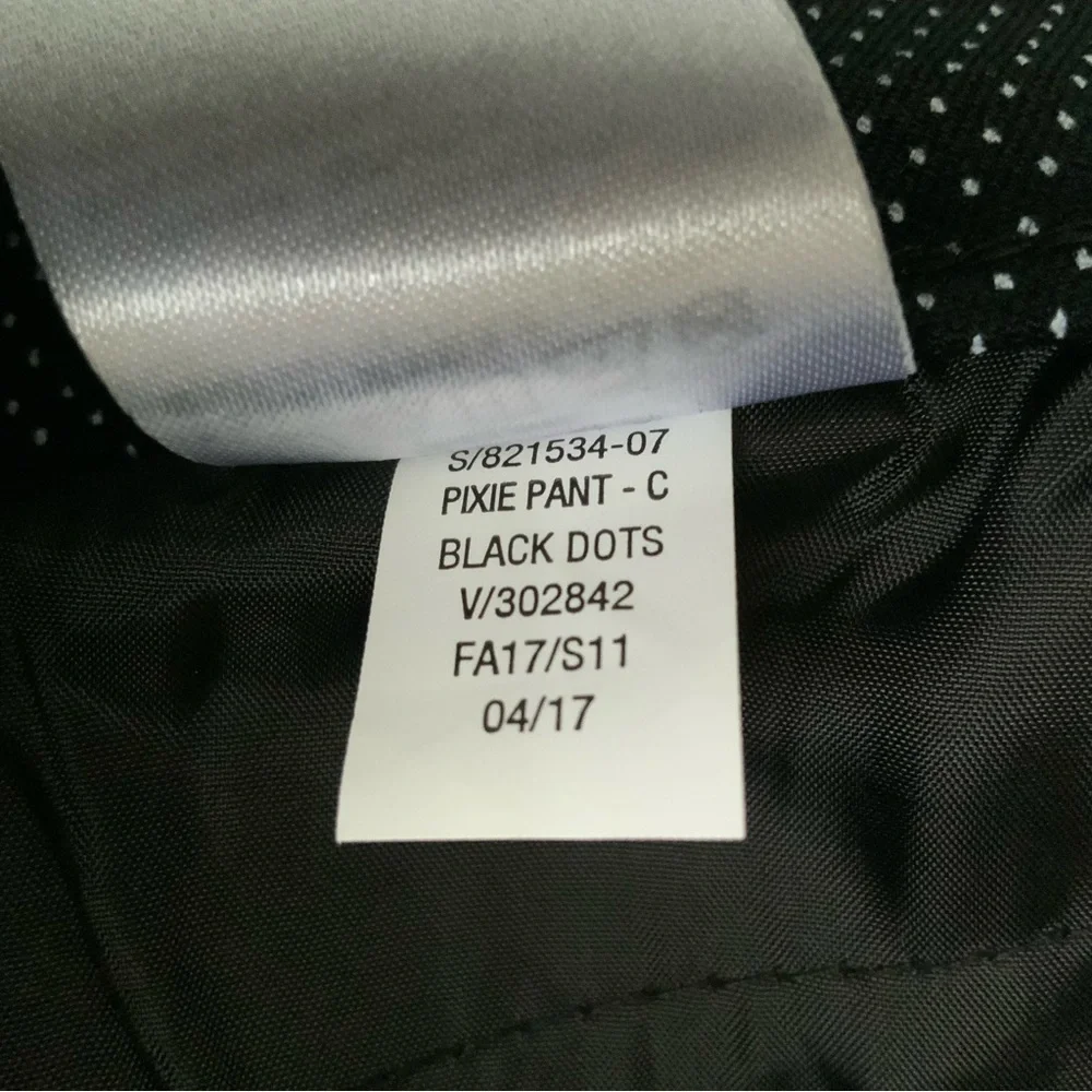 OLD NAVY Pixie Pants Mid-Rise Cropped Flare Black White Polka Dot Size 6